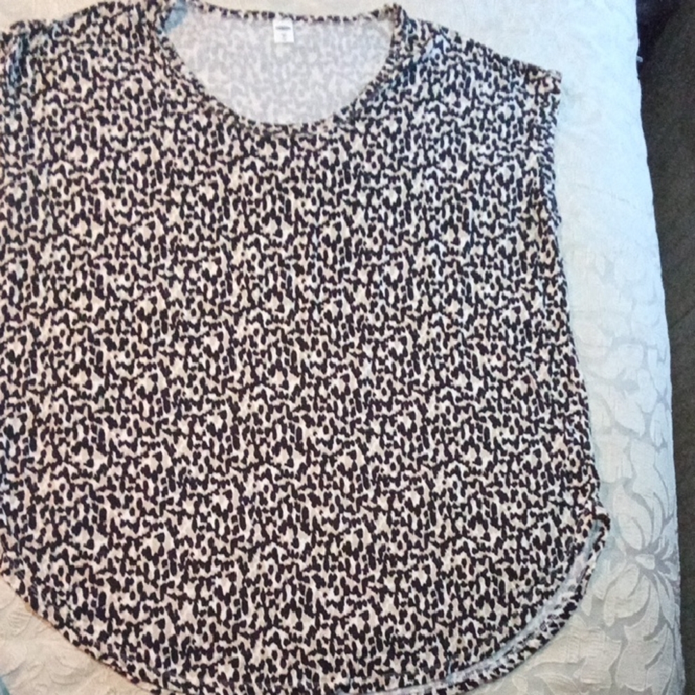 Old Navy Black and White Patterned Blouse